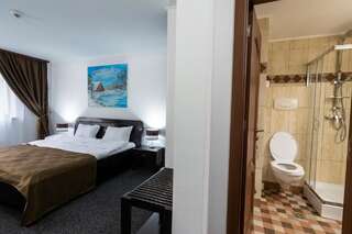 Отель Hotel Admiraz Дурэу Номер с кроватью размера «king-size»-1